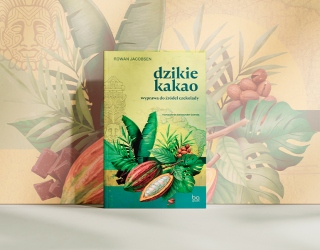 książka "Italia w kieliszku wina" na tle zdjęcia winnicy